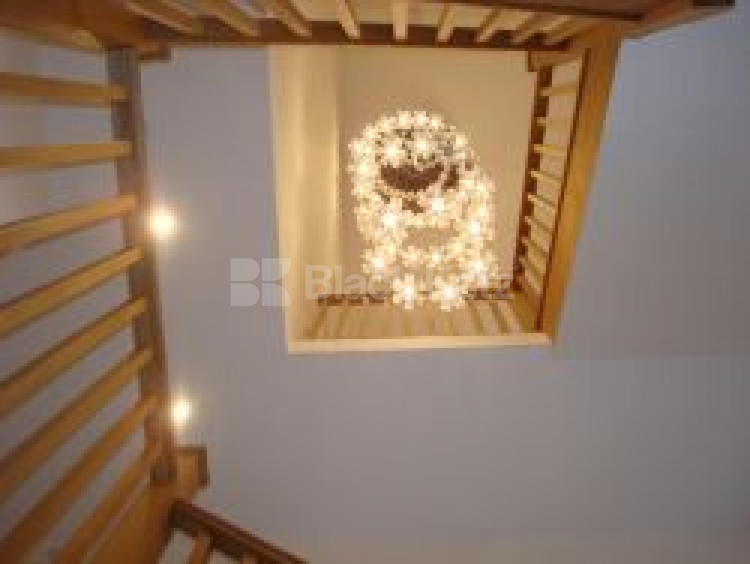 			MUST SEE !!!!!!!, 3 Bedroom, 1 bath, 1 reception House			 St Johns Way, Archway N19